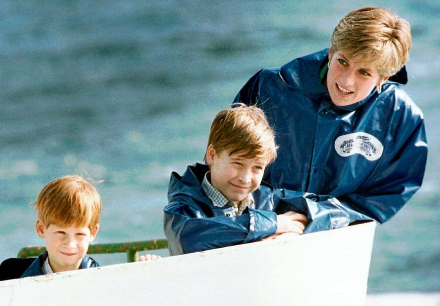 La princesa Diana junto a sus hijos, los príncipes Harry y William / Foto: Archivo